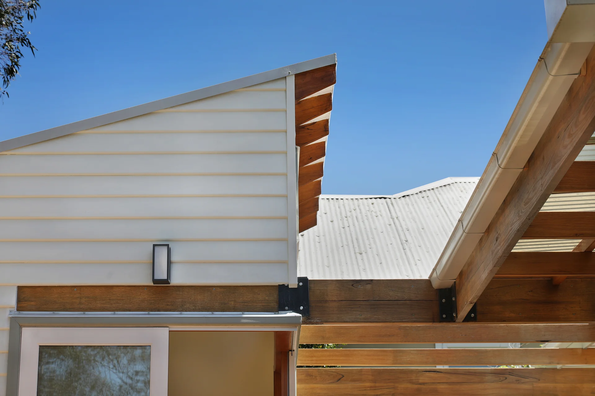 Detail of the skillion roofline with exposed timber rafters and steel bracket, Joynt Street Macleod